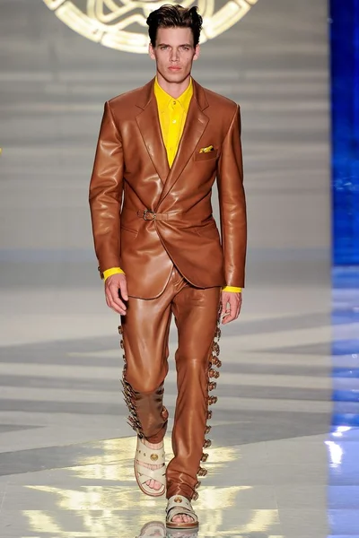 Look 22